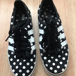 Adidas 7.5 Polka Dot Canvas Low tops